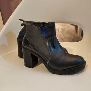 Chic Black Leather Heeled Boots